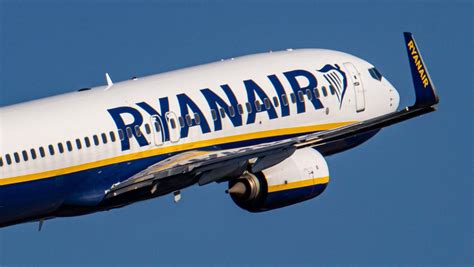 ryanair flights to praha.